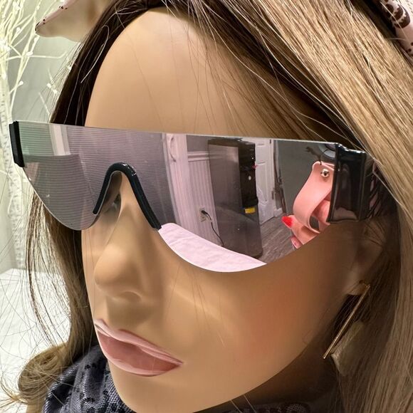 WOMEN’S Puma Sunglasses   - Picture 5 of 8